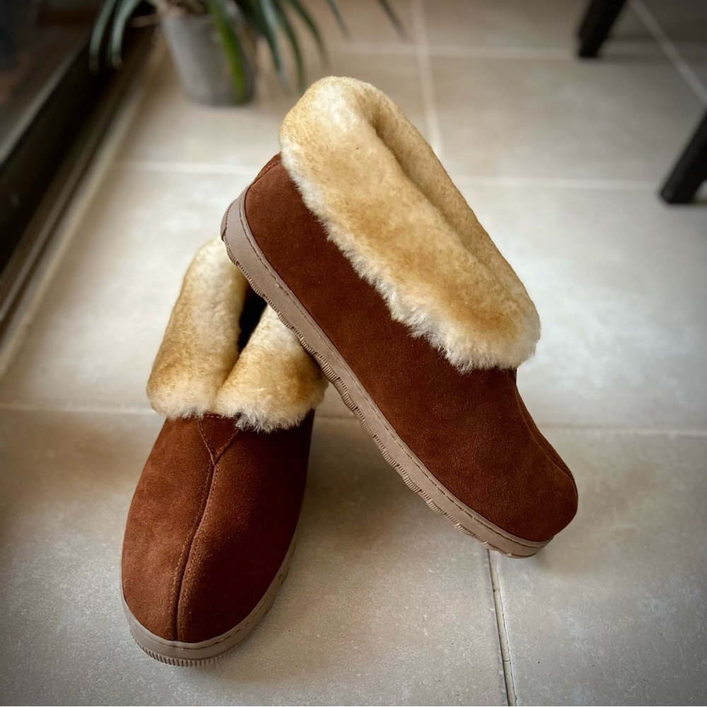 Men’s brown sheepskin Shurling slippers, size 13